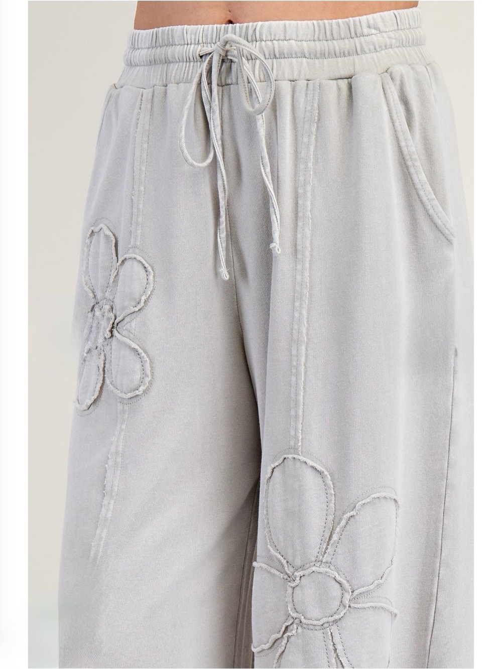 New: Easel Flower Patch Mineral Washed Terry Knit Stone Wide Leg Pants• Large - Picture 3 of 5